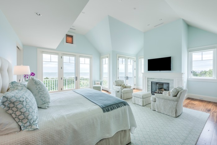 Cape cod bedroom design